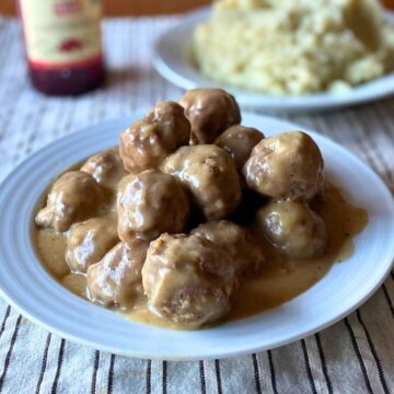 A bowl of gluten free Swedish meatballs.